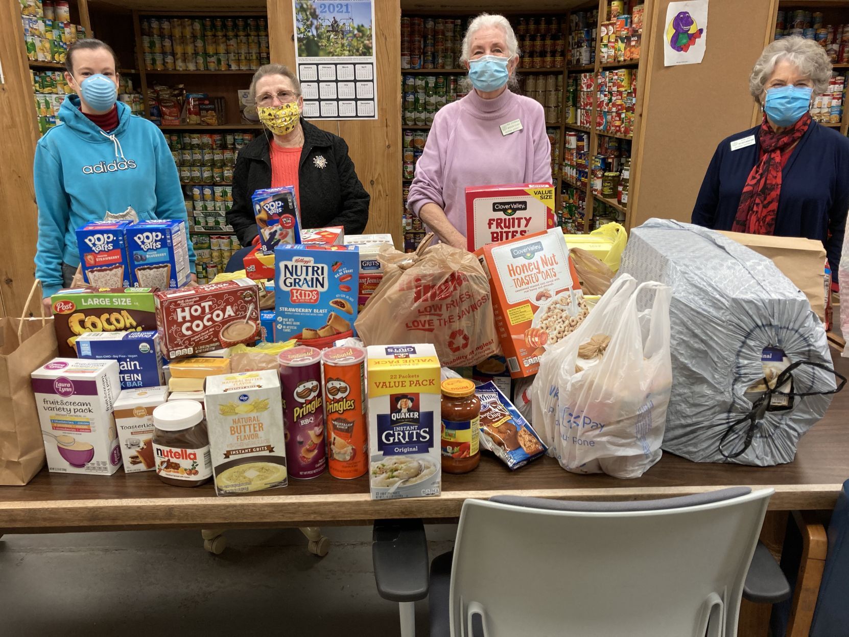 Pilot Club donates to food bank